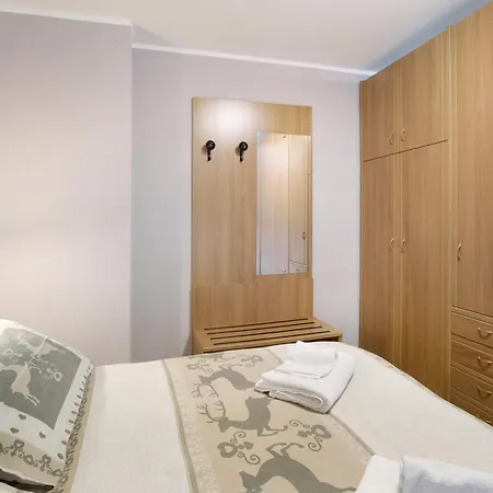 Apartament Trela *
